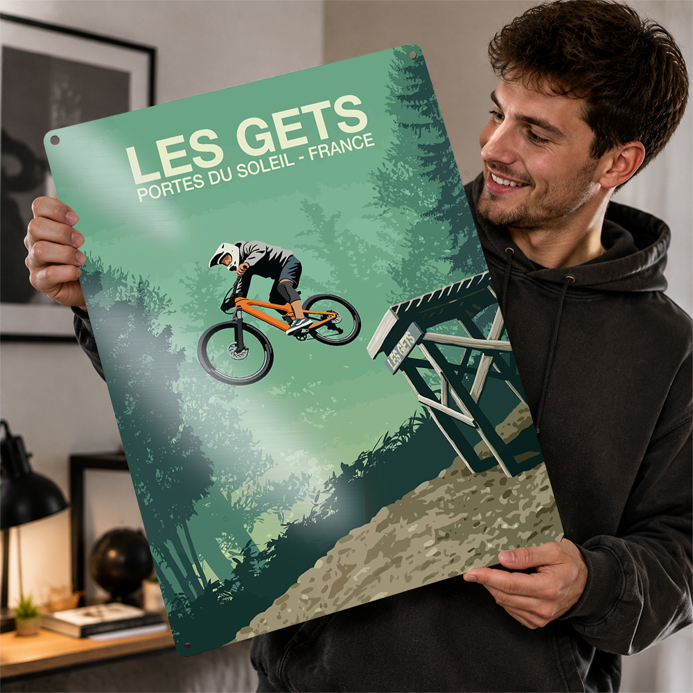 Mountain Biking Europe - 「レ・ゲッツ」マウンテンバイクジャンプのプリントポスター。レトロなイラストで、ガレージの壁に飾るのに最適。パーソナライズされたアルミ製の金属看板。アスリートへのギフトに。